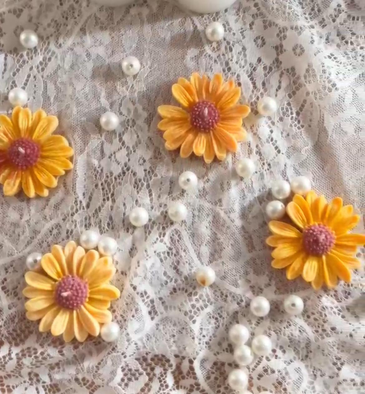 Floating Daisy Candles Pack of 4 Yellow