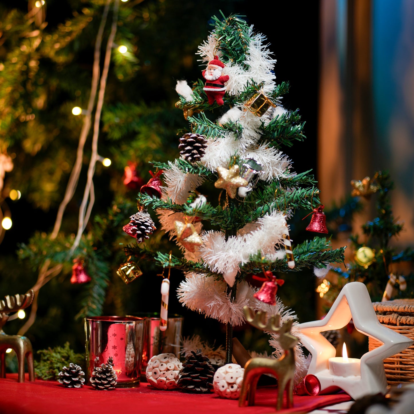 Big foldable christmas tree with 15 ornamnets