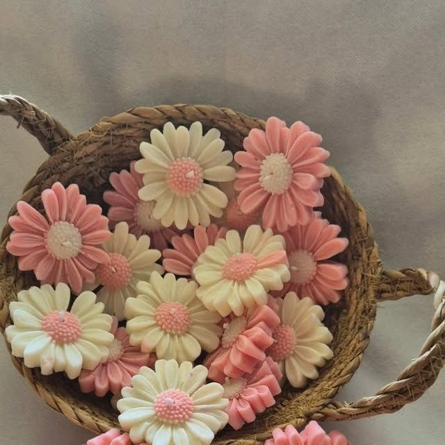 Floating Daisy Candles Pack of 4 Pink& White