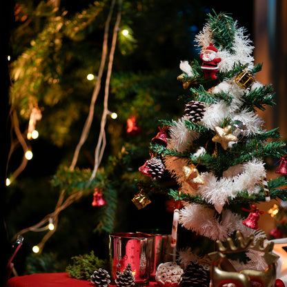 Big foldable christmas tree with 15 ornamnets