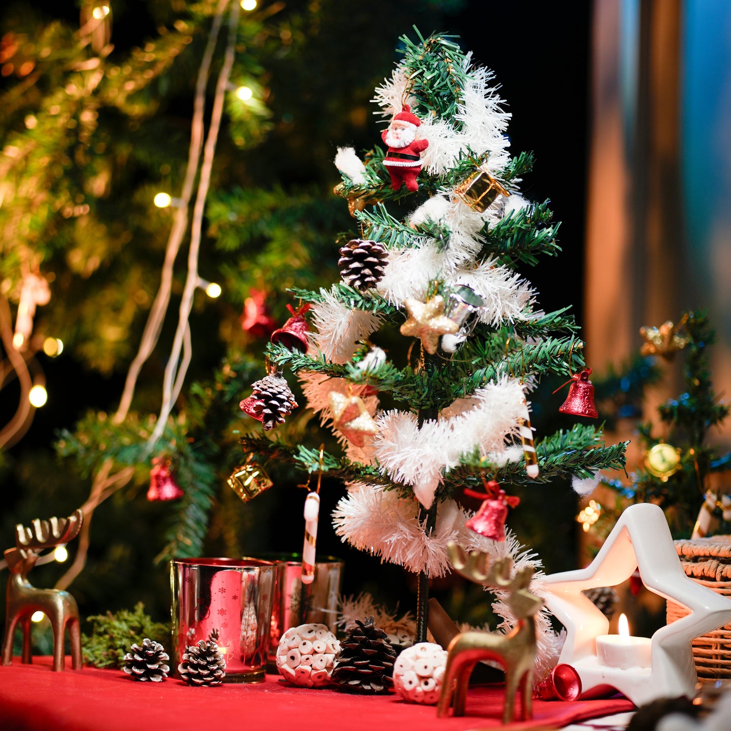 Big foldable christmas tree with 15 ornamnets