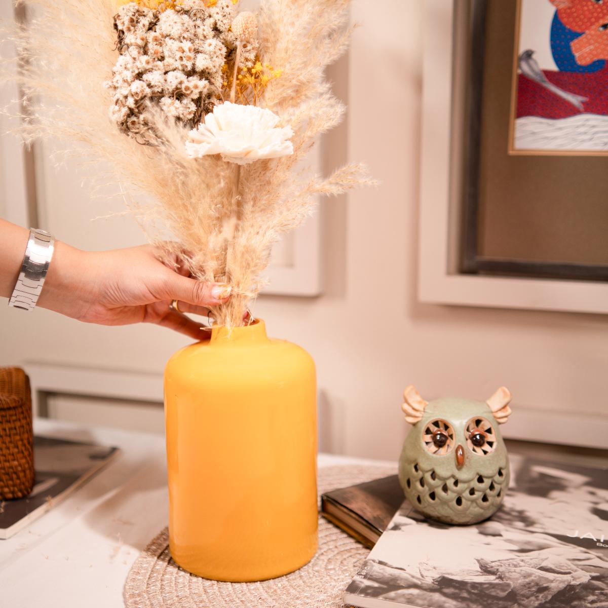 Lemon blossom vase with bunch