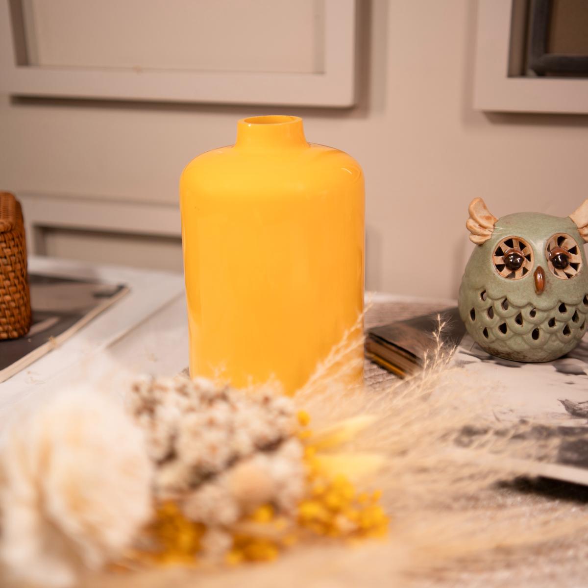 Lemon blossom vase with bunch