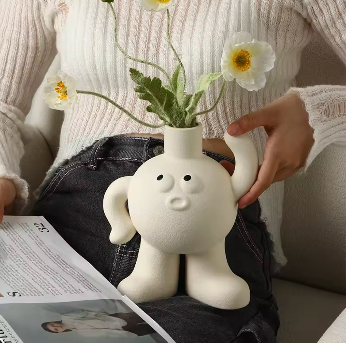 Big feet Flower vase scratching the head