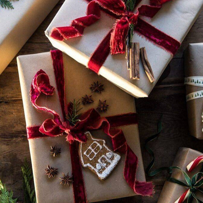 Secret Santa Gift box- Pay 2500 and get worth Rs 5000 products