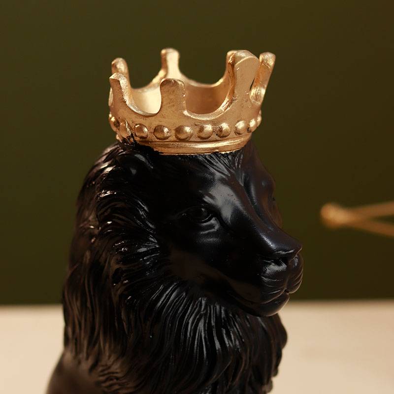 Black Lion king sculpture