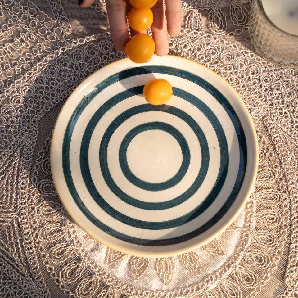 Circular rhythmic Dinner plate