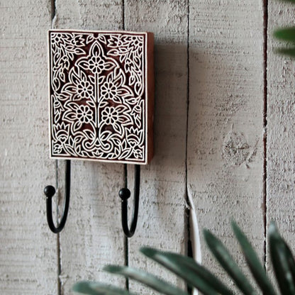 "Mugal Jali" hand carved wooden block key holder in Mango Wood