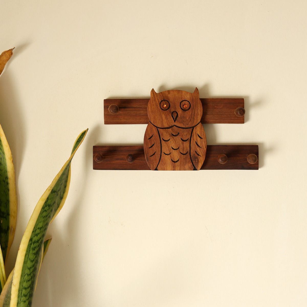 "Shades of Owl" sheesham wood key holder(6 Hook)